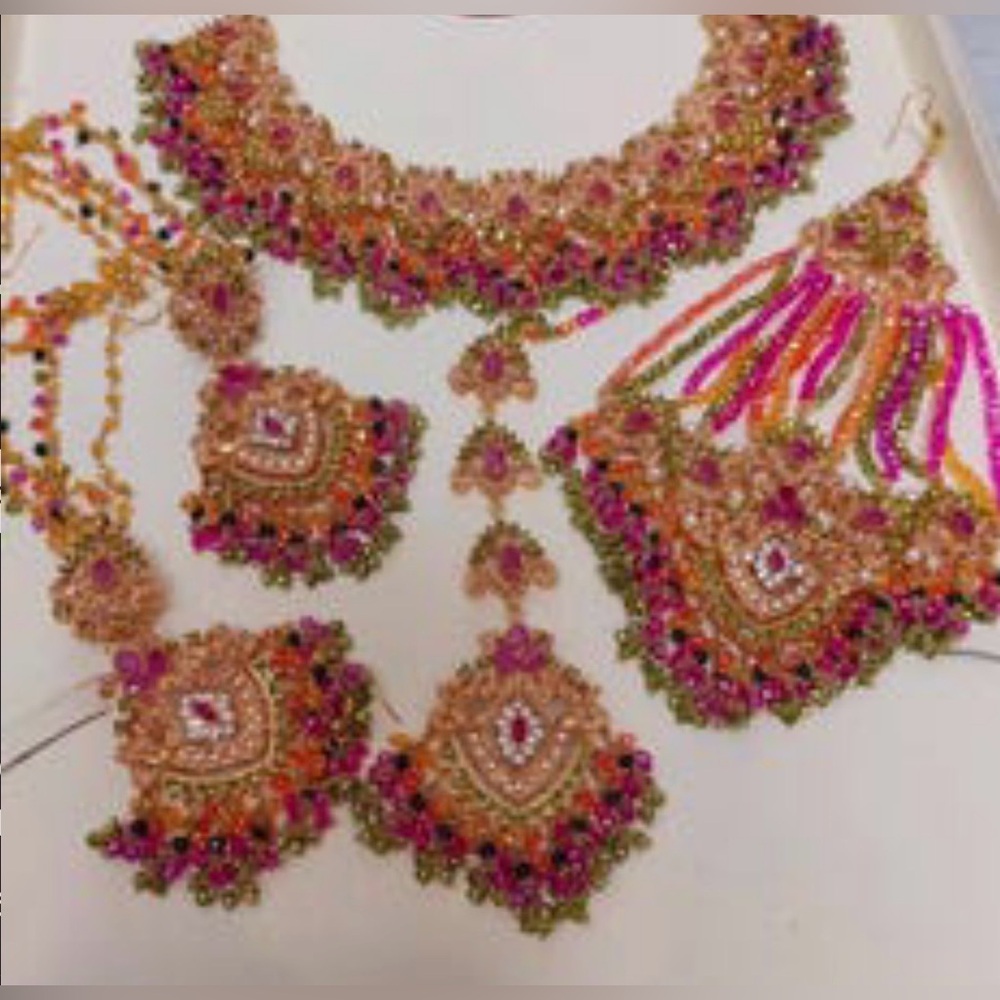 Elegant Pakistani Bridal Jewelry Set